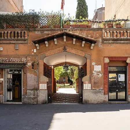 Courtyard Doria Comfort & Style At Vatican Museums Rome